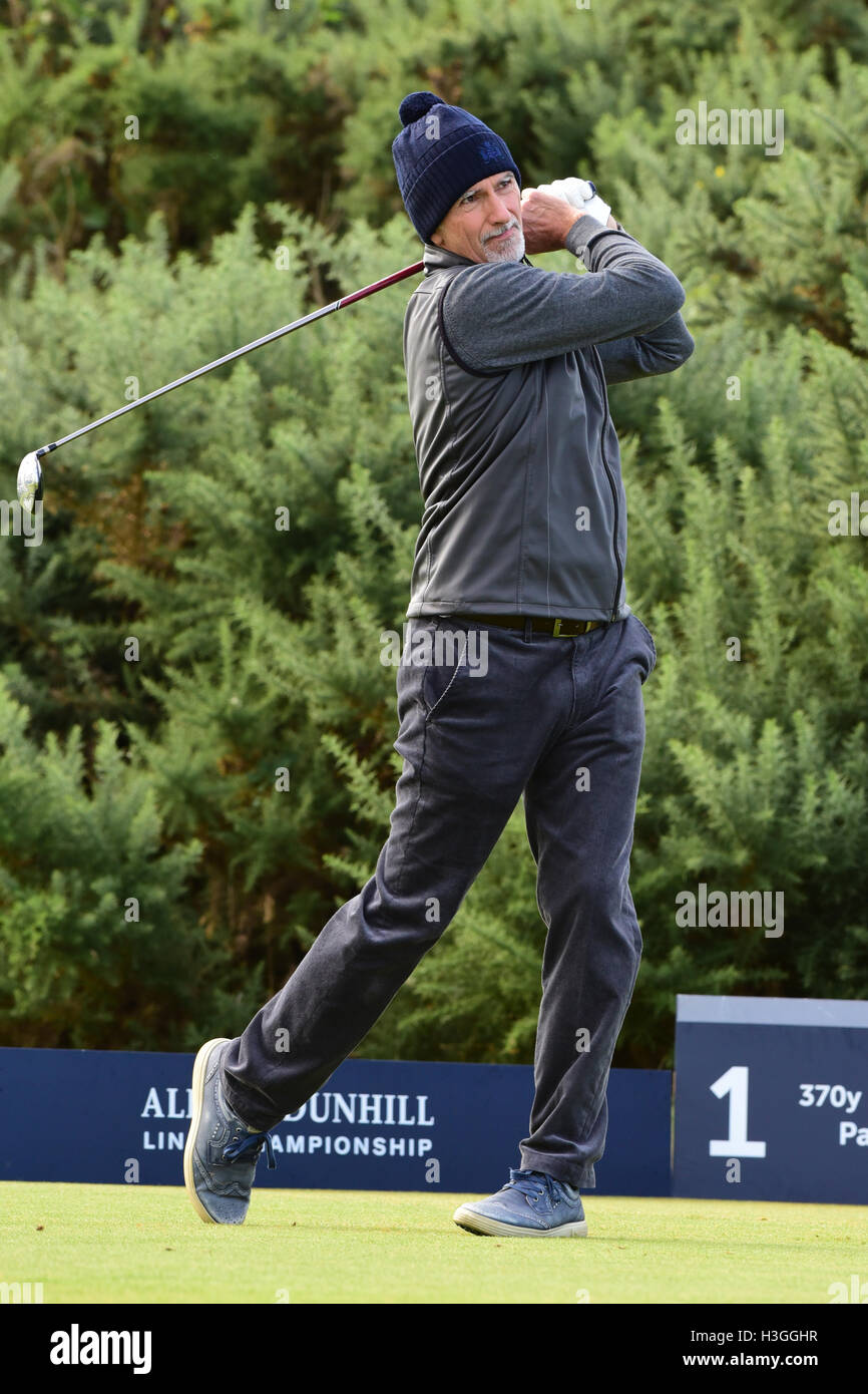 St Andrews, Scotland, Regno Unito, 08, ottobre 2016. Racing driver Damon Hill all'inizio del suo terzo turno nel Alfred Dunhill Links Championship, Credito: Ken Jack / Alamy Live News Foto Stock