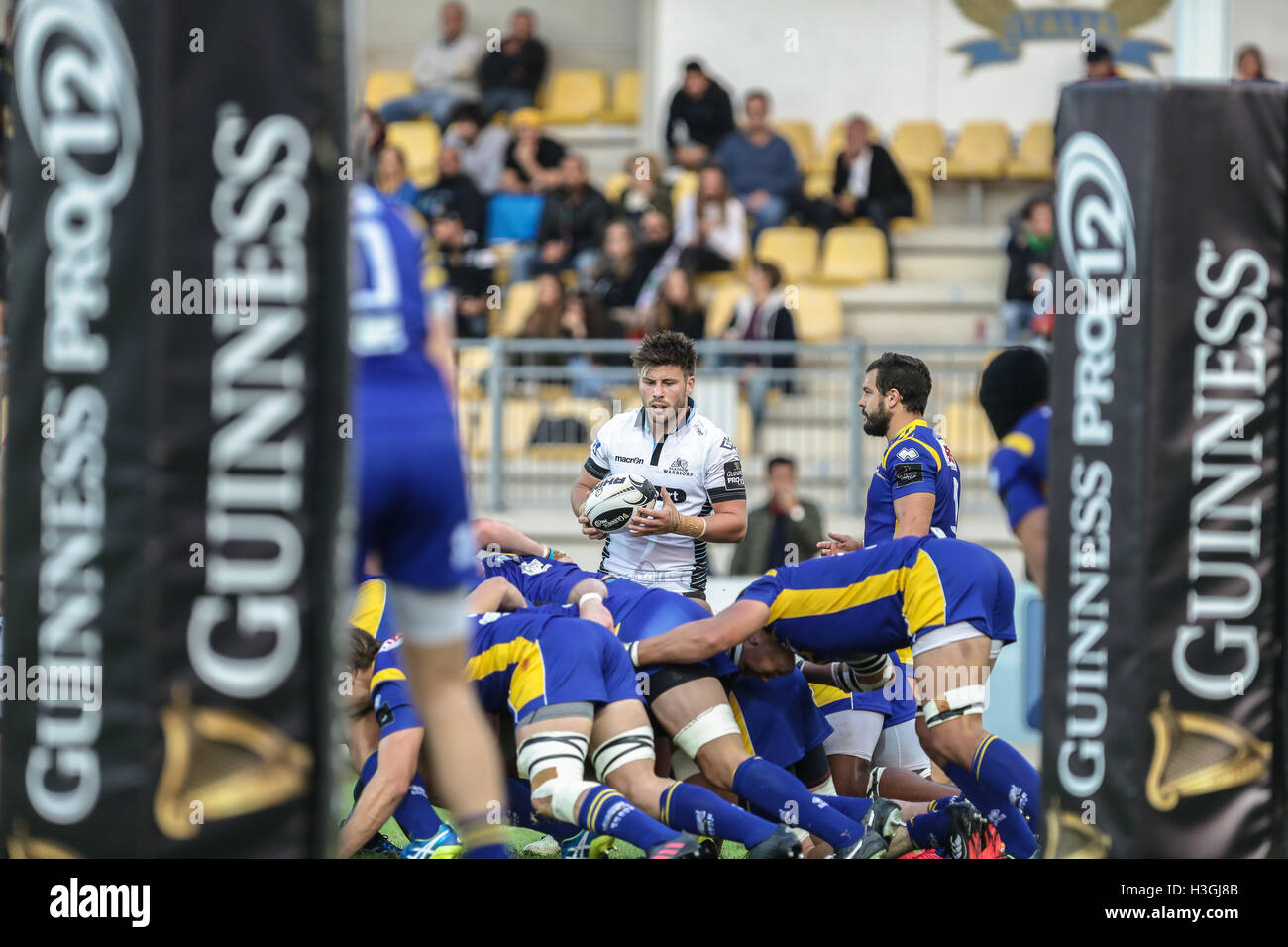 Parma, Italia. 08 ott 2016. Prezzo Ali per Glasgow Warriors con il mettere in scrum nella partita contro le zebre nel Guinness Pro 12 Credito: Massimiliano Carnabuci/Alamy Live News Foto Stock