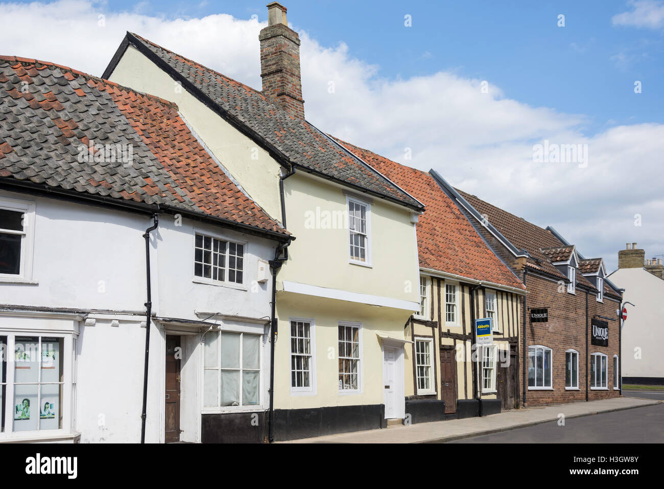 Periodo case, Castle Street, Thetford, Norfolk, Inghilterra, Regno Unito Foto Stock