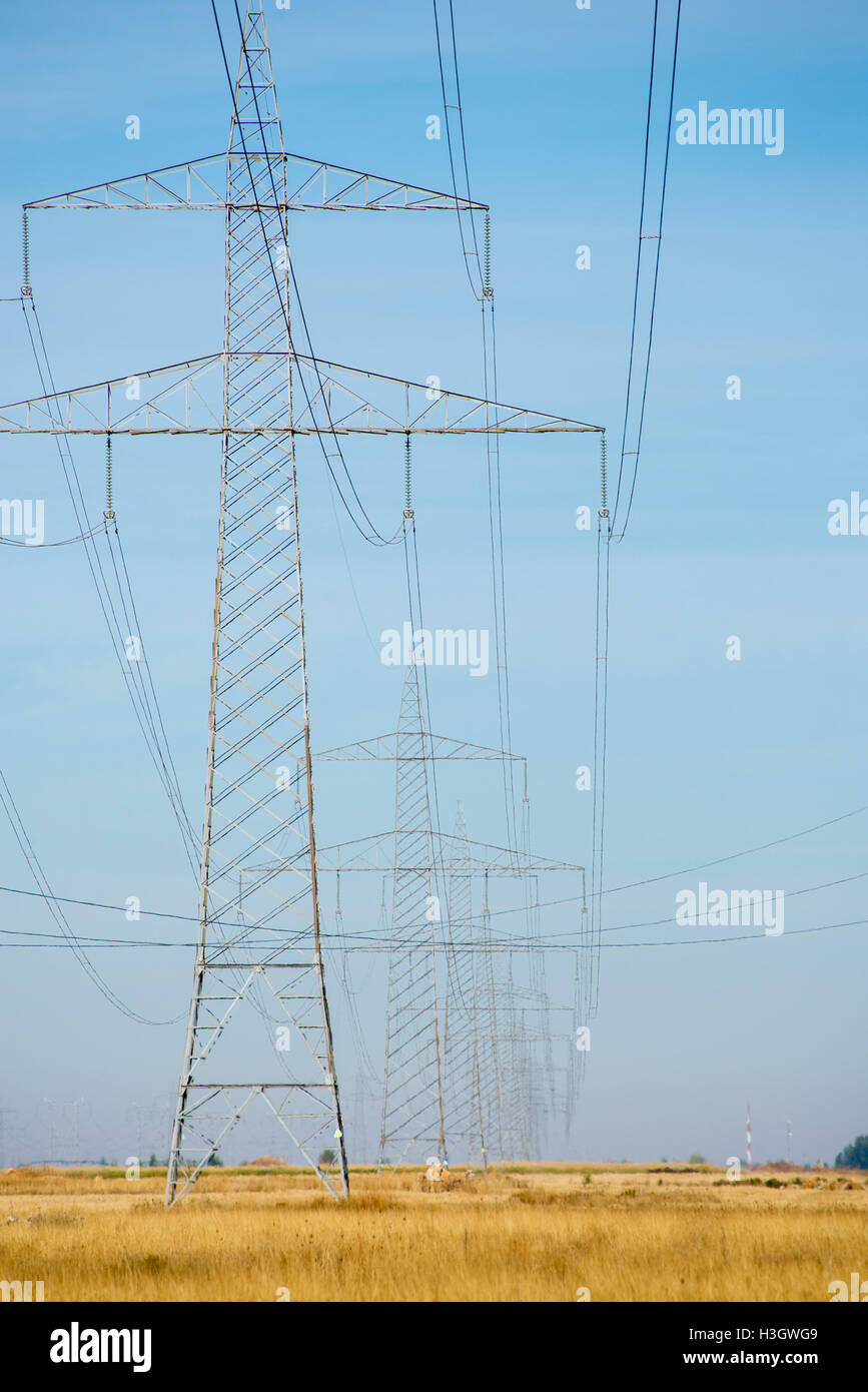 Tensione alta di post o tensione alta towe Foto Stock
