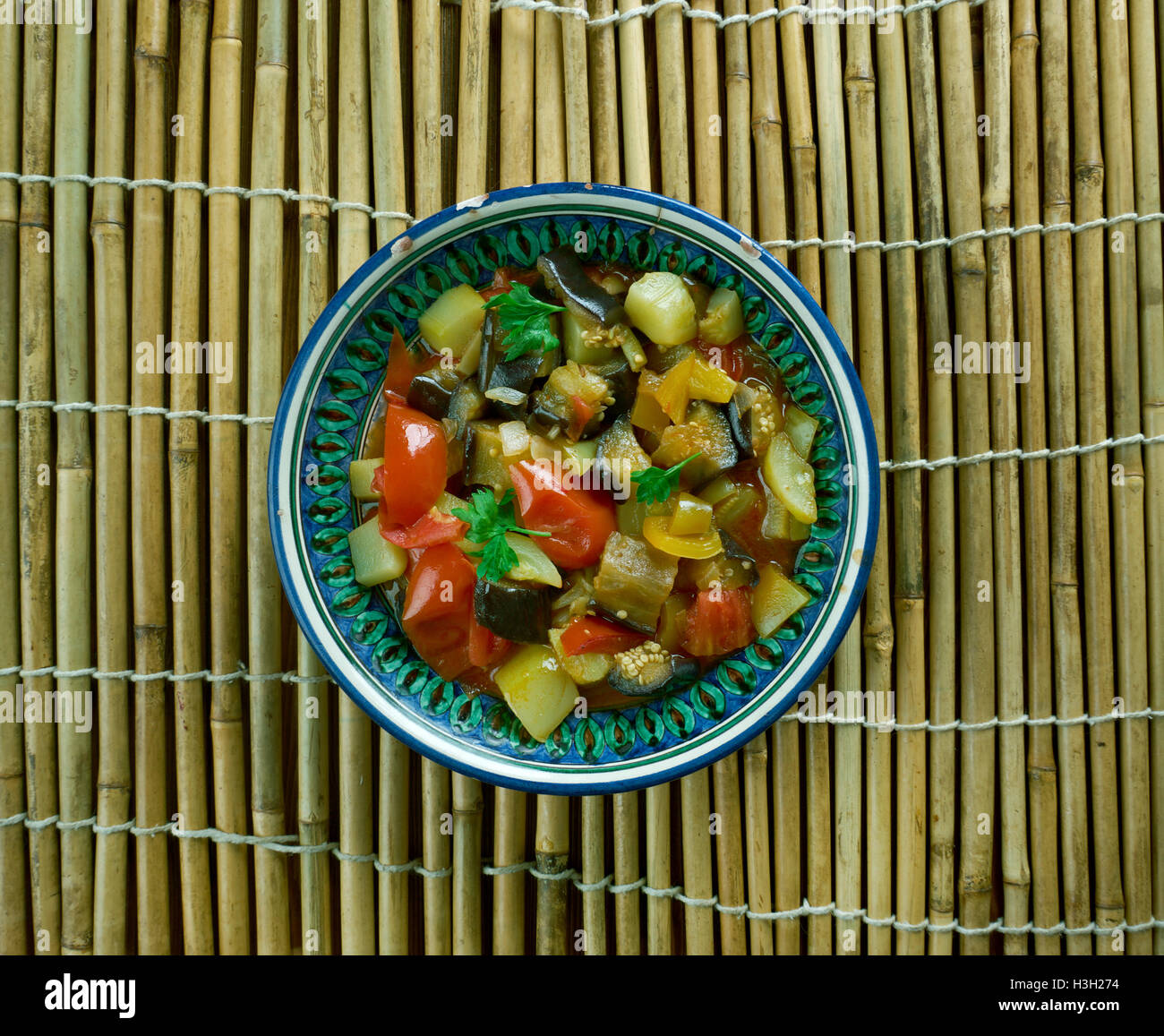 , Aloo bhindi fry - indiano di verdure fritte Foto Stock