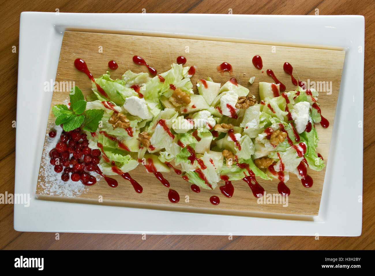 Insalata con le pere, noci e mirtilli rossi Foto Stock