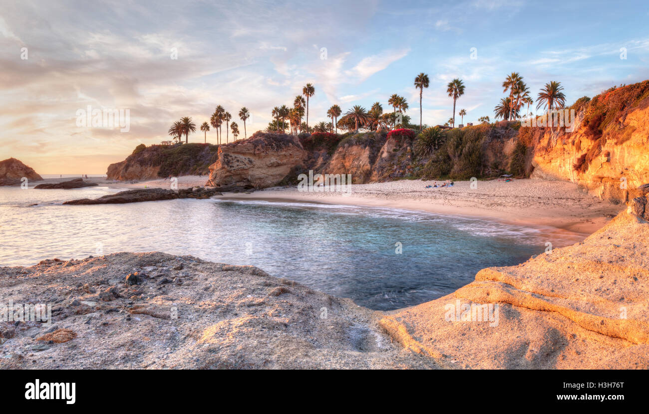 Vista al tramonto del Treasure Island Beach al montaggio in Laguna Beach, California, Stati Uniti Foto Stock