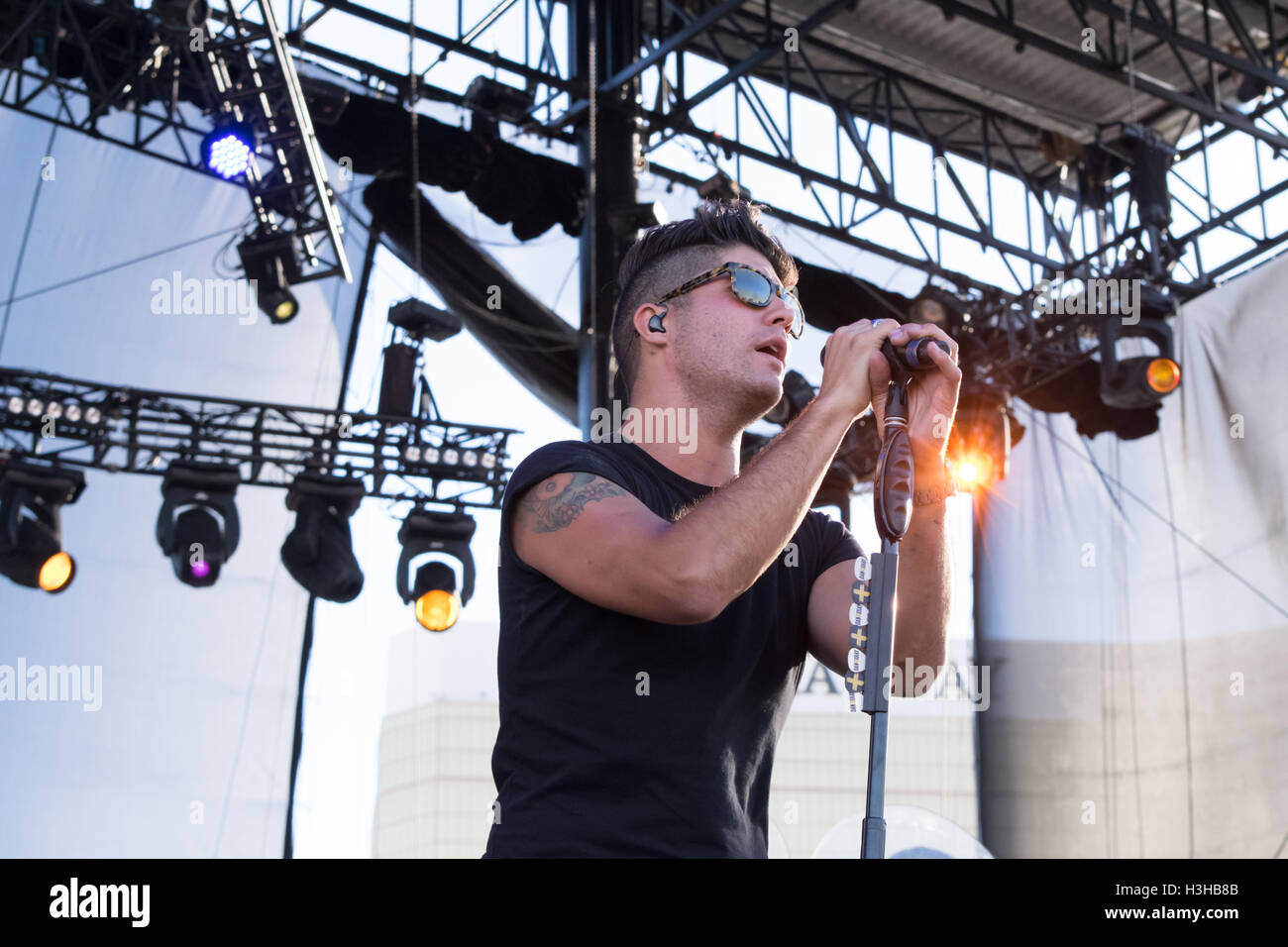 Dan Smyers di Dan + Shay preforma durante il giorno 3 del percorso 91 Harvest Festival il 2 ottobre 2016 a Las Vegas Village a Las Vegas, Nevada. Foto Stock