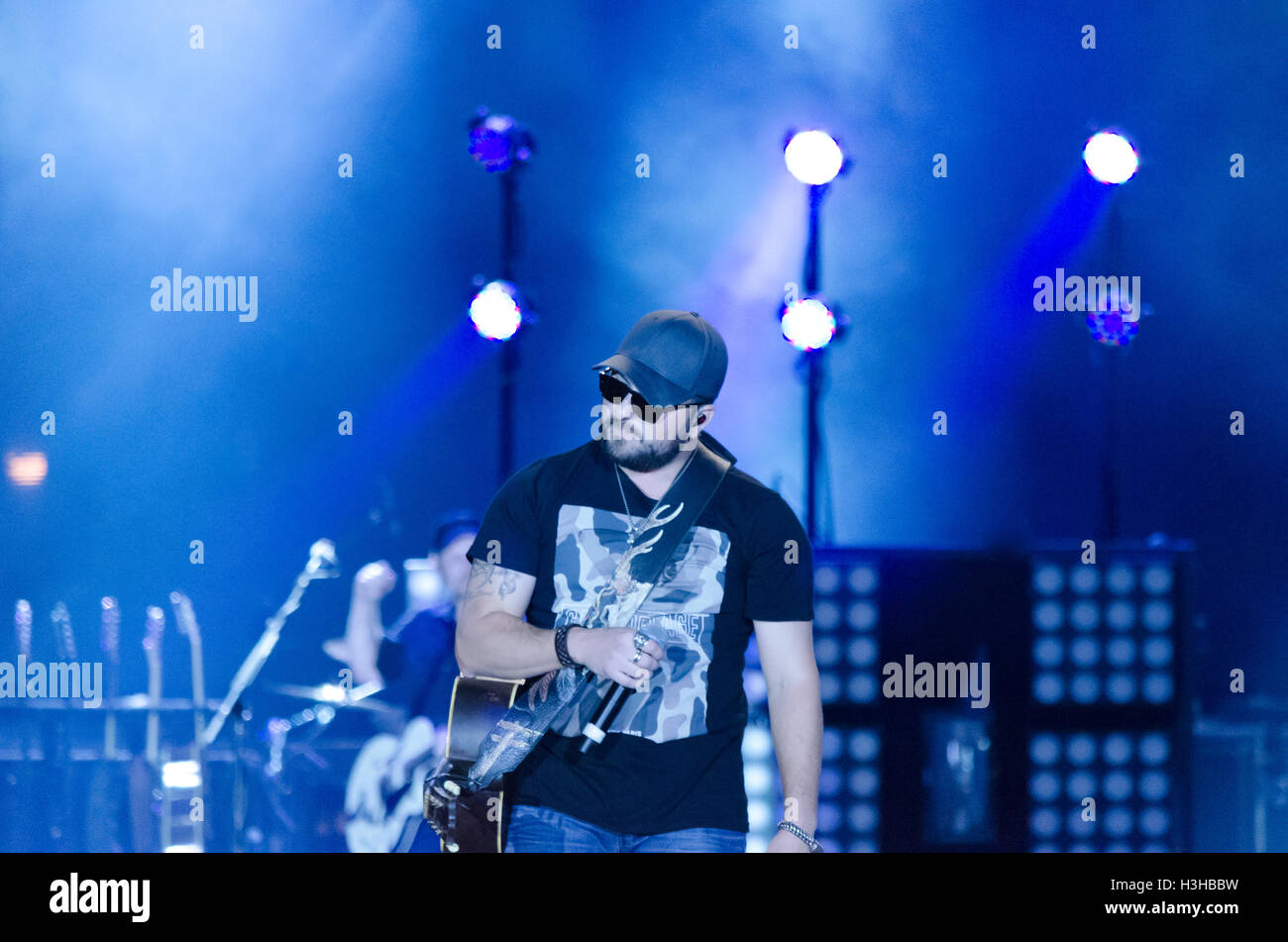 Tyler Farr preforme a giorno 2 del percorso 91 Harvest Festival presso il Las Vegas Village il 1 ottobre 2016 a Las Vegas, Nevada. Foto Stock