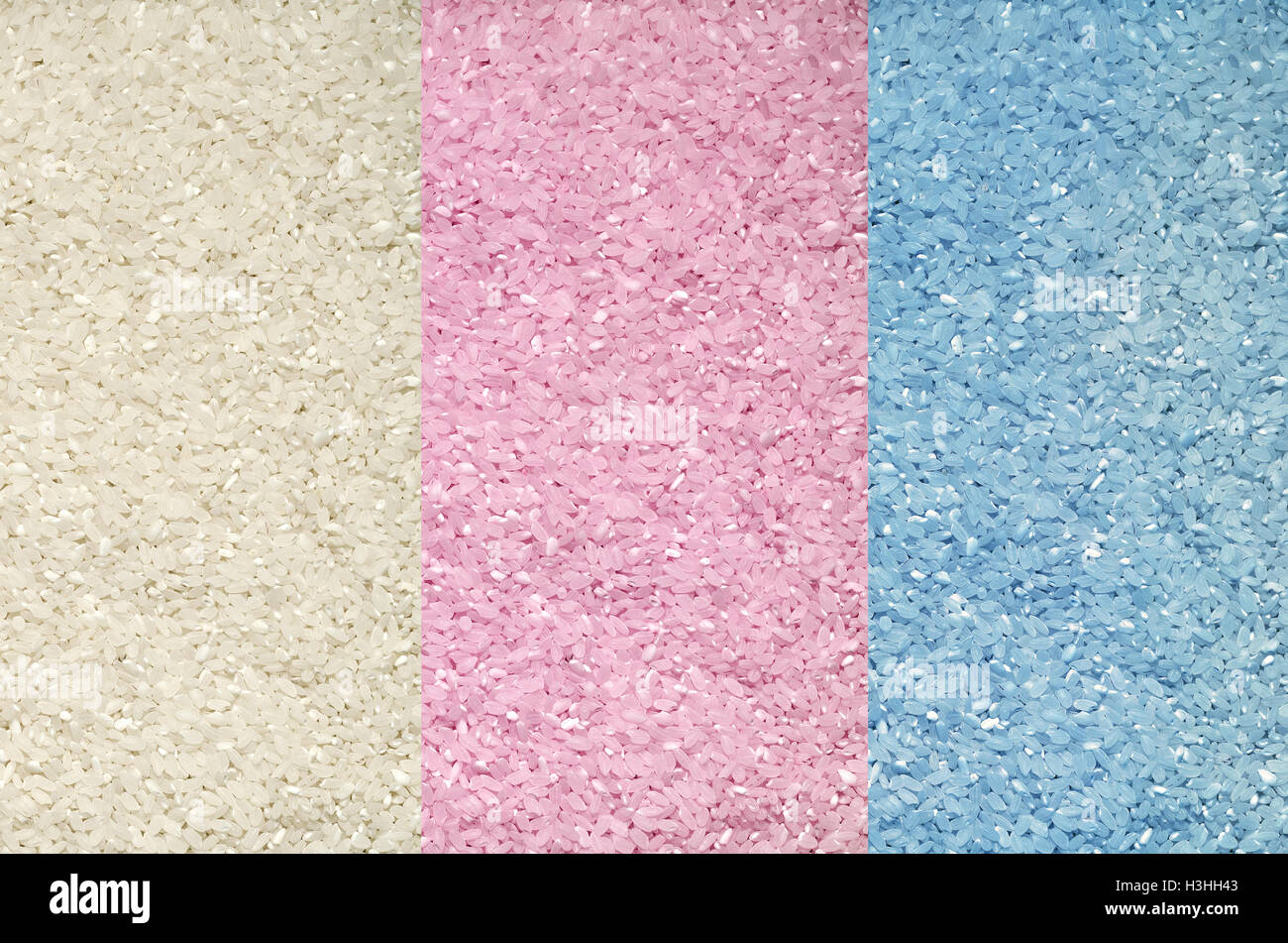 Texture di sfondo colorato di grani di riso sulla superficie Foto Stock