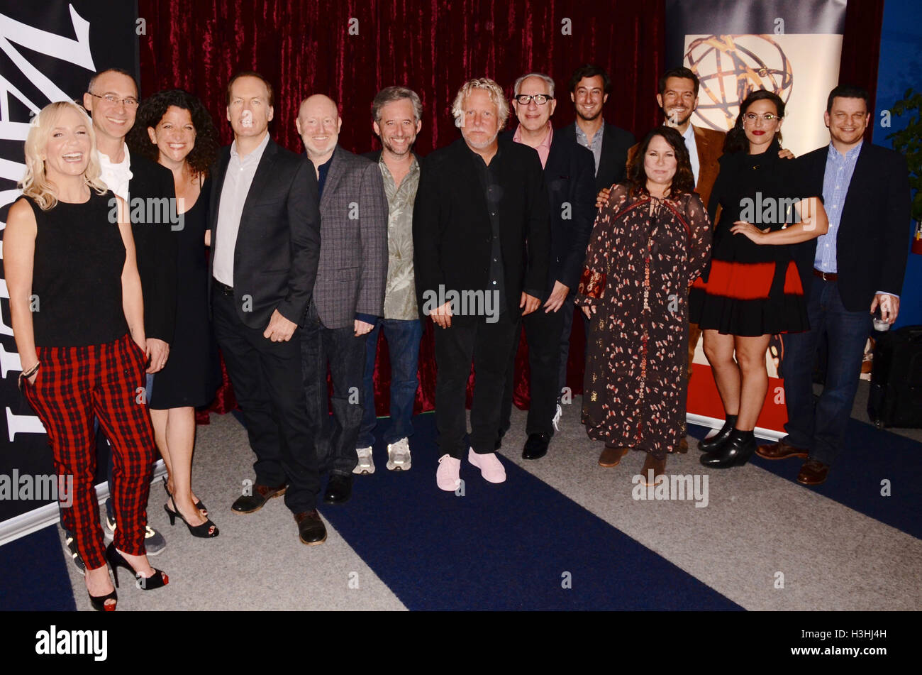 Marti Noxon, Joel campi, Valutazione, Bob Odenkirk, Joe Weisberg, Scott Alexander e Larry Karaszewski, Alex Rubens, Carolyn Omine, Pete Huyck, Sarah Gertrude Shapiro e Alex Gregory assiste la sublime Primetime 2016 panel di discussione con Emmy-nominato redattore Foto Stock