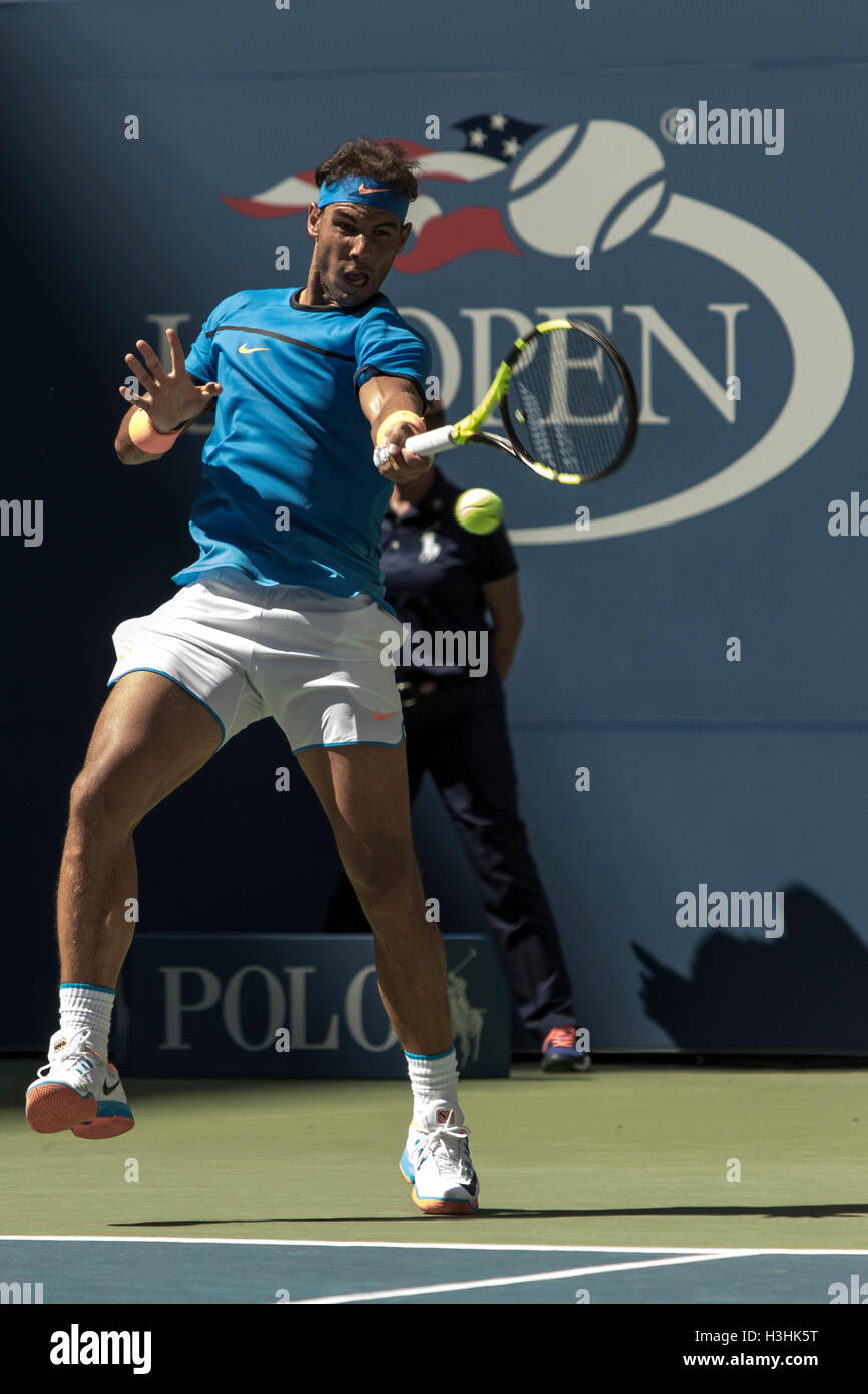 Rafael Nadal (ESP) competere nel 2016 US Open Foto Stock
