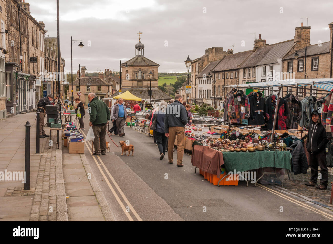 Giornata di mercato al castello di Barnard nella contea di Durham, Inghilterra, UK.Visited da Dominic Cummings per testare la sua vista. Foto Stock