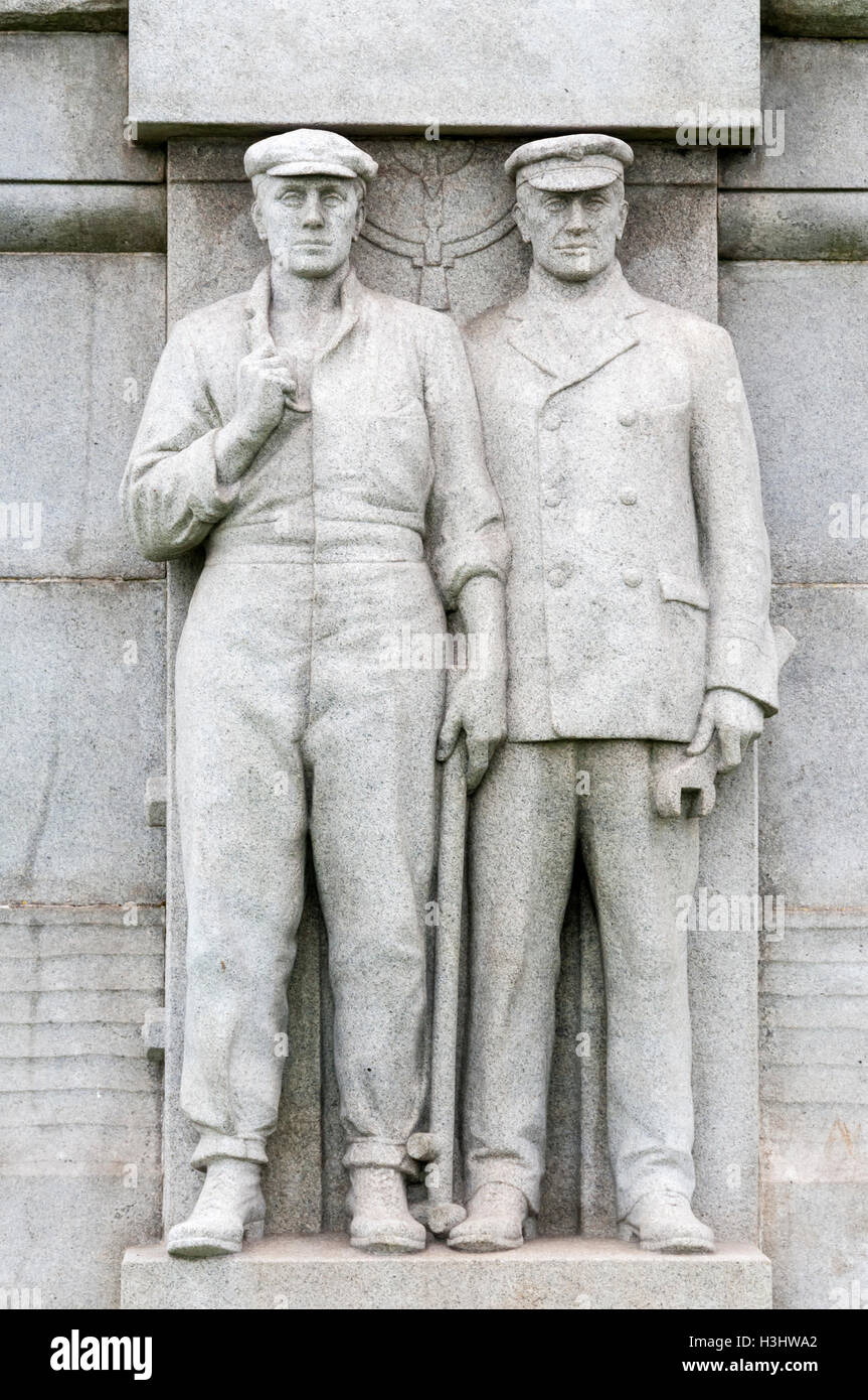 Le figure sul memoriale della sala motori eroi del Titanic a San Niccolò Place, Liverpool Pier Head. Foto Stock