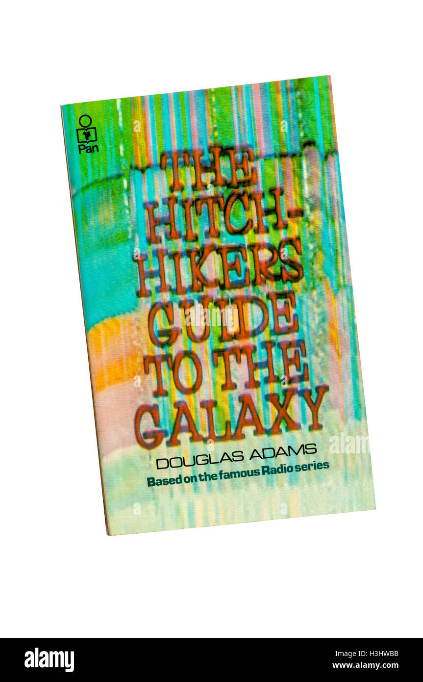 Copia in brossura del sollevatore escursionisti Guida alla galassia di Douglas Adams. In primo luogo pubblicato in 1979. Foto Stock