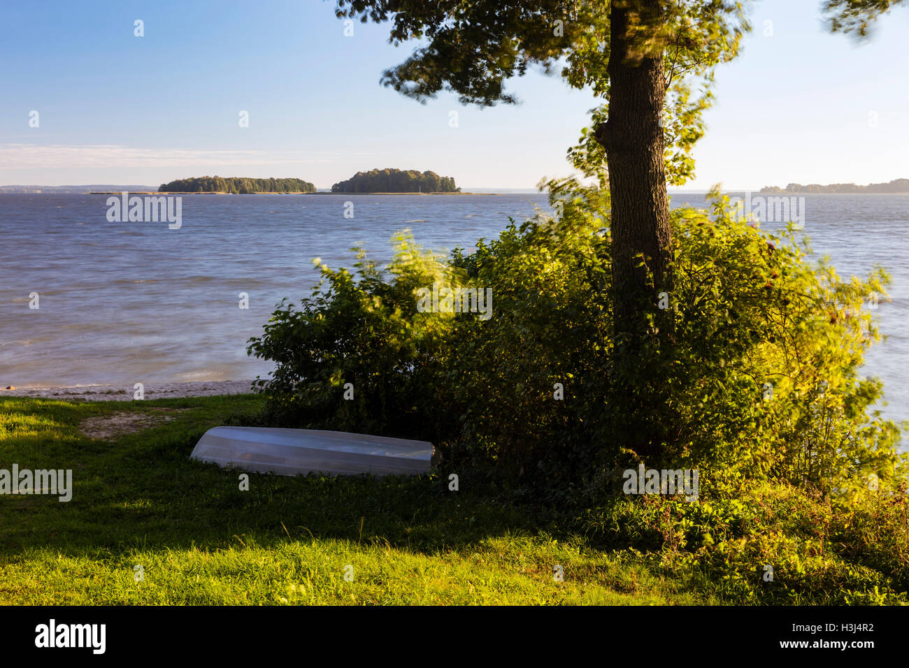 Sniardwy vista lago di Devil's Island e il ragno, la Masuria - Polonia. Foto Stock