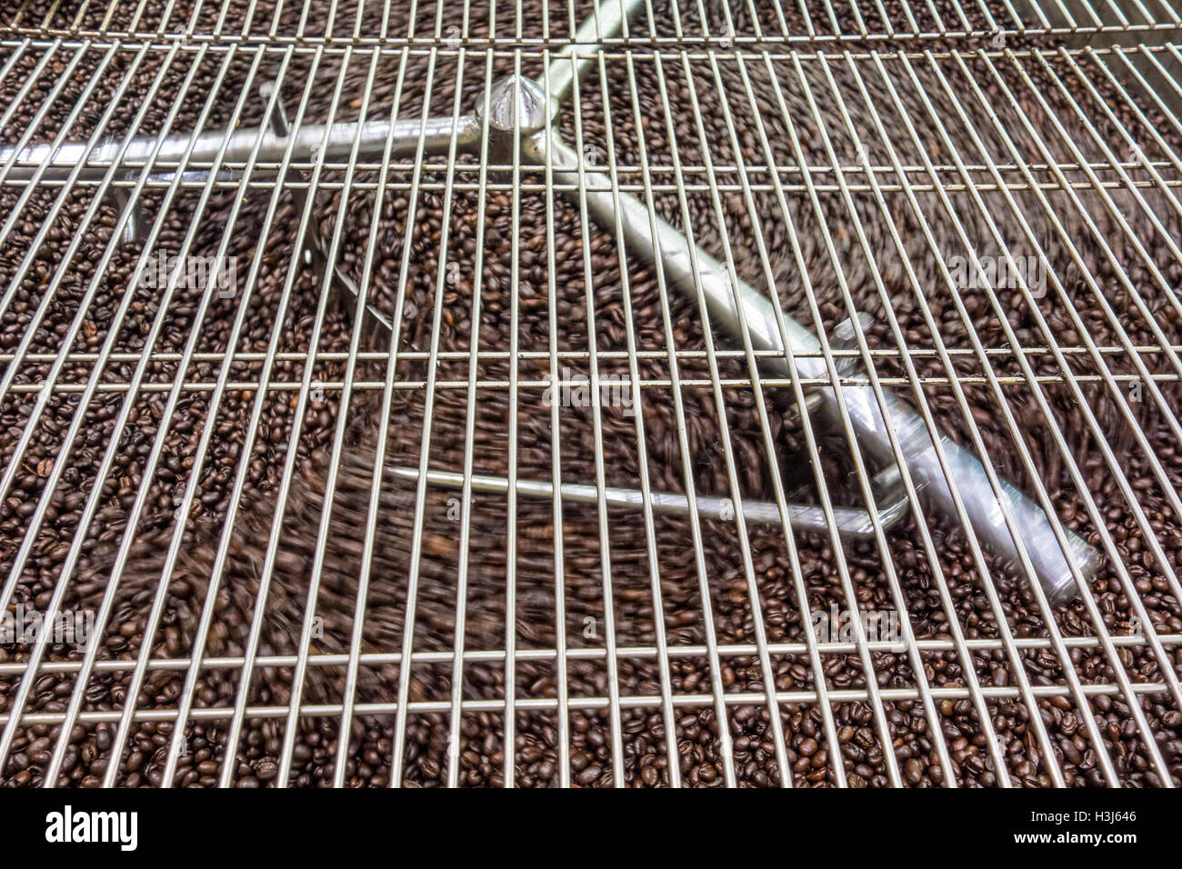 La tostatura del caffè macchina Foto Stock