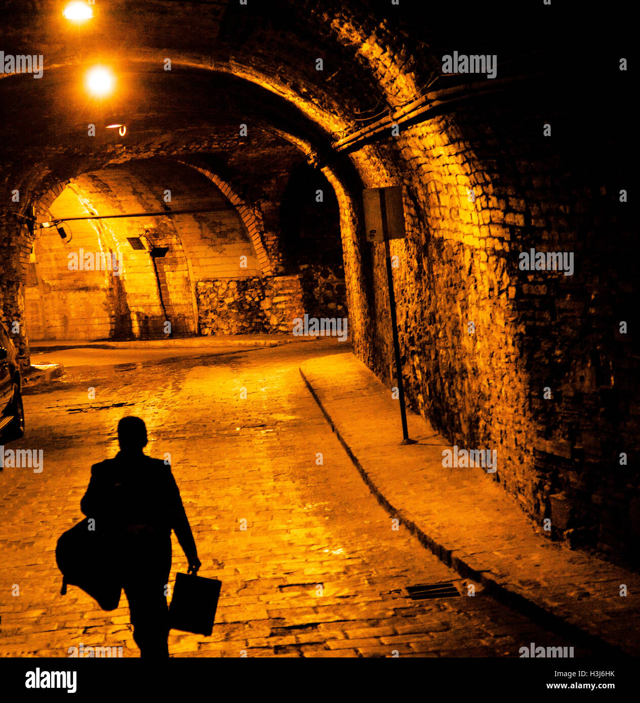 Persona tunnel a piedi dalle miniere di argento sono interrati la famosa città di Guanajuato, Messico. Foto Stock