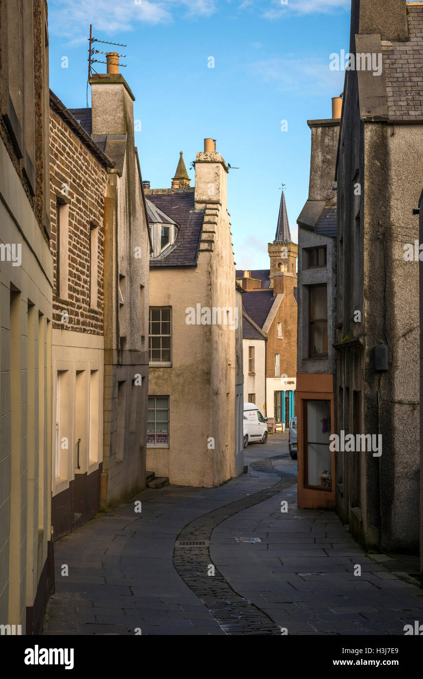 La strada principale del porto di Stromness sulla terraferma Orkney, Scotland, Regno Unito Foto Stock