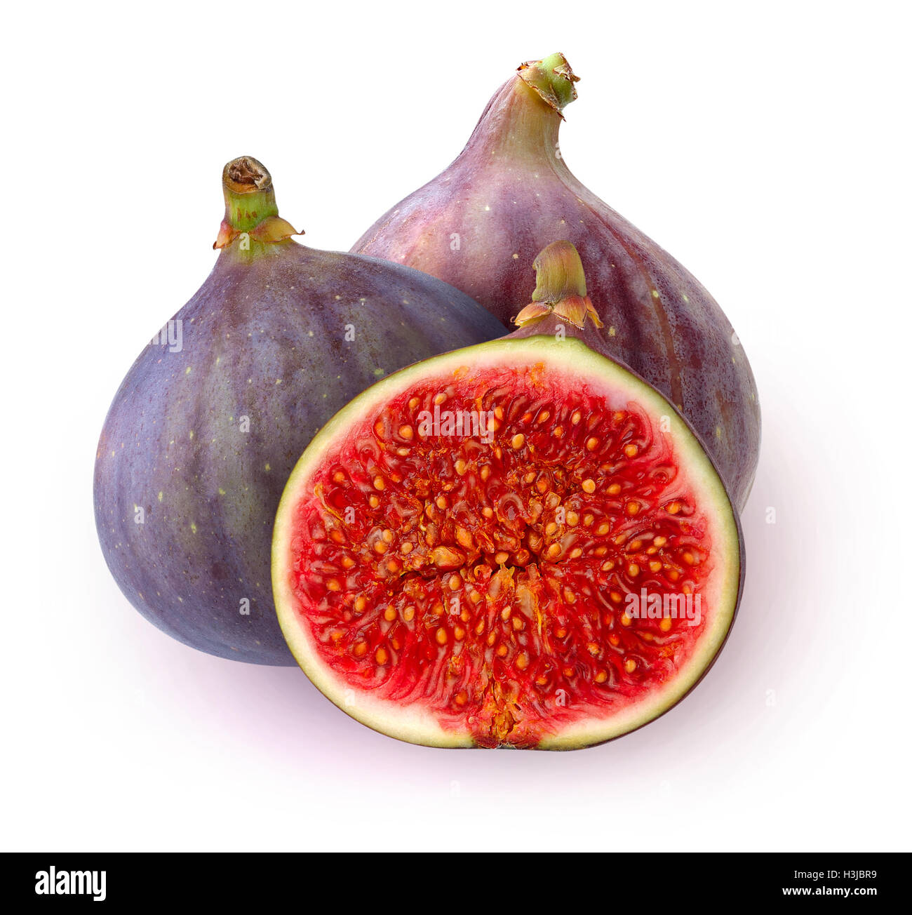 Isolate le figg. Tagliare freschi frutti di fig isolato su sfondo bianco con tracciato di ritaglio Foto Stock