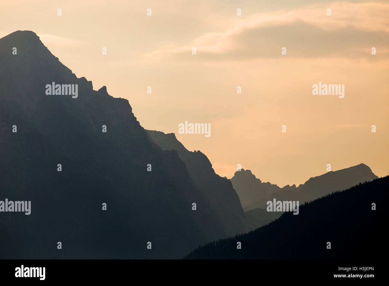 Evidenziate i picchi rocciosi della montagna Foto Stock