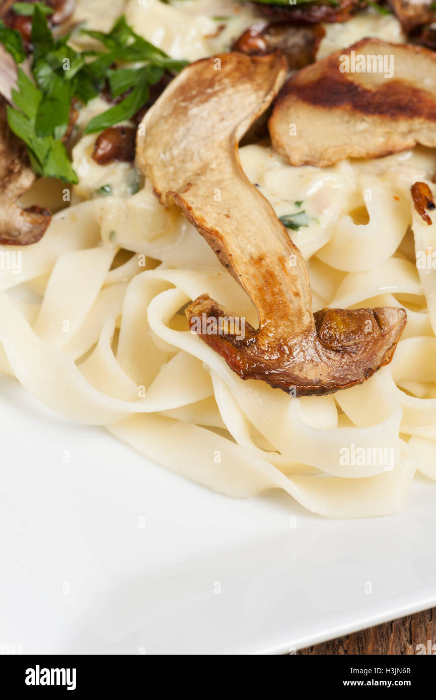 Porcino funghi e tagliatelle Foto Stock