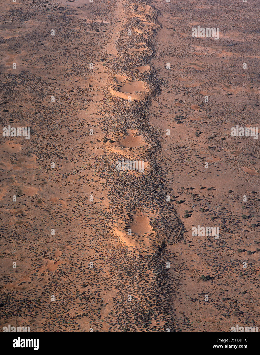 Fotografia aerea di dune di sabbia del deserto, Foto Stock