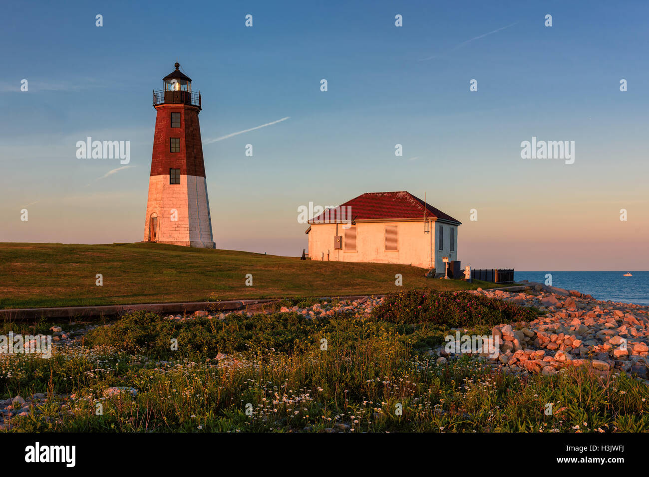Punto Judith faro famoso Rhode Island Lighthouse al crepuscolo Foto Stock