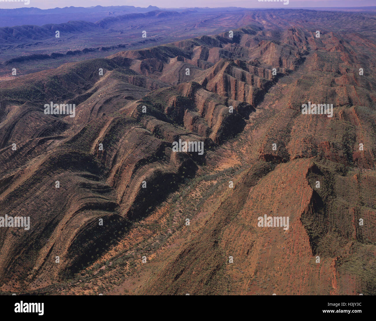 Piegate le montagne vicino al Glen Helen e Finke Gorge, Foto Stock