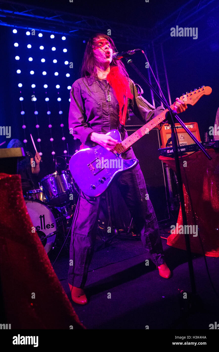 Milano Italia. Il giorno 08 ottobre 2016. Il messicano garage band punk LE BUTCHERETTES suona dal vivo sul palco a credito di Tunnel: Rodolfo Sassano/Alamy Live News Foto Stock