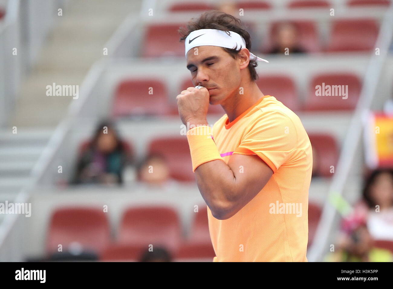 Beijing, Pechino, Cina. 9 Ott, 2016. Lo spagnolo giocatore di tennis professionista Rafael Nadal e il suo connazionale Pablo Carre?o Busta vincere il campionato in uomini doppio final in occasione degli Open di Cina Pechino, Ottobre 9th, 2016. Credito: SIPA Asia/ZUMA filo/Alamy Live News Foto Stock