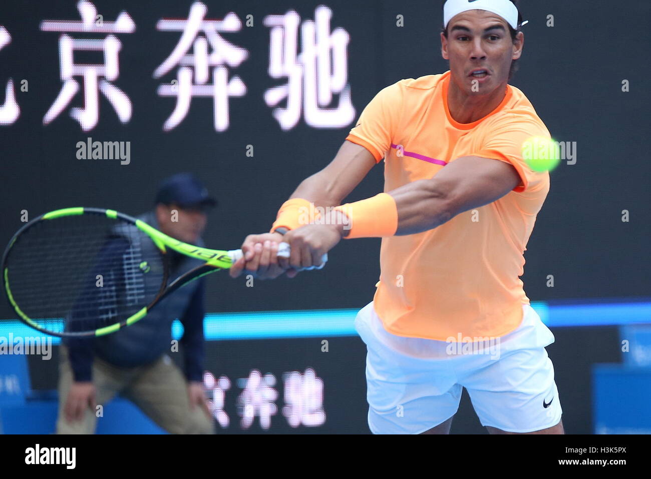 Beijing, Pechino, Cina. 9 Ott, 2016. Lo spagnolo giocatore di tennis professionista Rafael Nadal e il suo connazionale Pablo Carre?o Busta vincere il campionato in uomini doppio final in occasione degli Open di Cina Pechino, Ottobre 9th, 2016. Credito: SIPA Asia/ZUMA filo/Alamy Live News Foto Stock