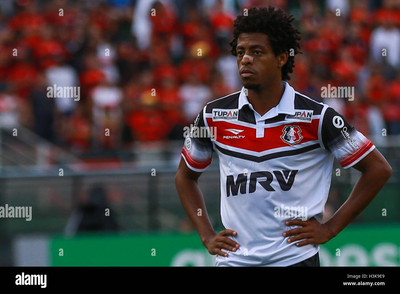 Sao Paulo, Brasile. 09oct, 2016. Il Flamengo X SANTA CRUZ - Il giocatore di Keno durante il gioco tra il Flamengo x Santa Cruz tenutasi presso l'Estadio Paulo Machado de Carvalho, Pacaembu. La partita è valida per la ventinovesima round del Brasileirão 2016 Chevrolet. Credito: Jales Valquer/Foto Arena LTDA/Alamy Live News Foto Stock