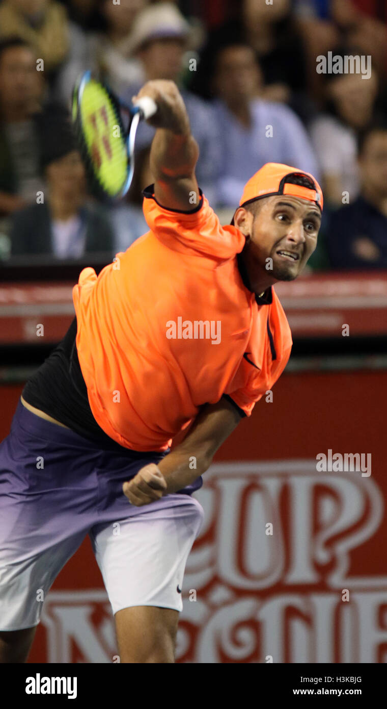 Tokyo, Giappone. 9 Ott, 2016. Nick Kyrgios dell Australia fornisce un servizio contro David Goffin del Belgio durante la finale di Rakuten Japan Open tennis championships di Tokyo domenica, 9 ottobre 2016. Kyrgios sconfitto Goffin 4-6, 6-3, 7-5 e ribadito la vittoria. Credito: Yoshio Tsunoda/AFLO/Alamy Live News Foto Stock