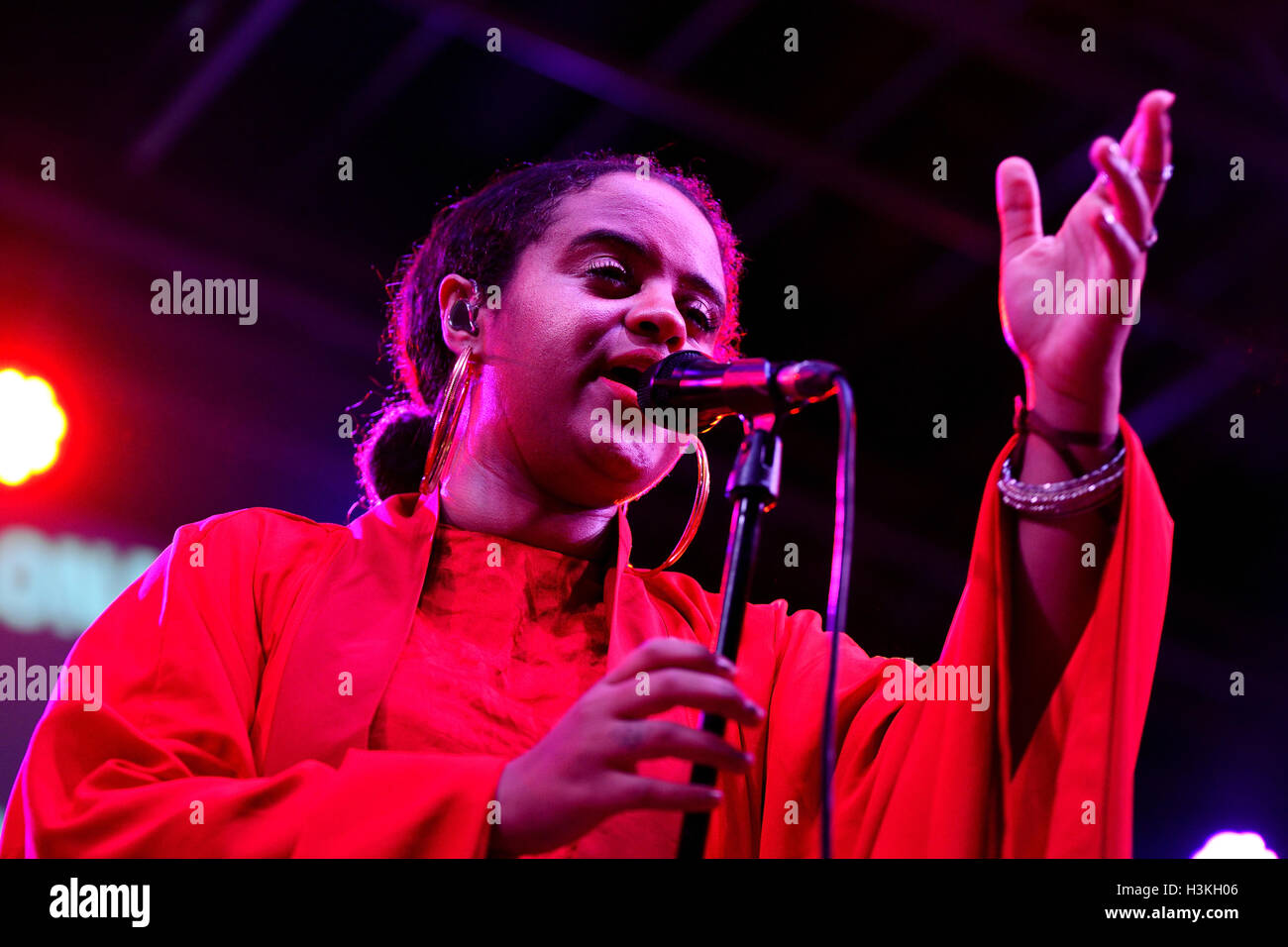 Barcellona - Sep 23: Seinabo Sey (soul pop singer ha firmato per Universal Music etichetta) esegue a Barcellona Accio musicale (BAM). Foto Stock