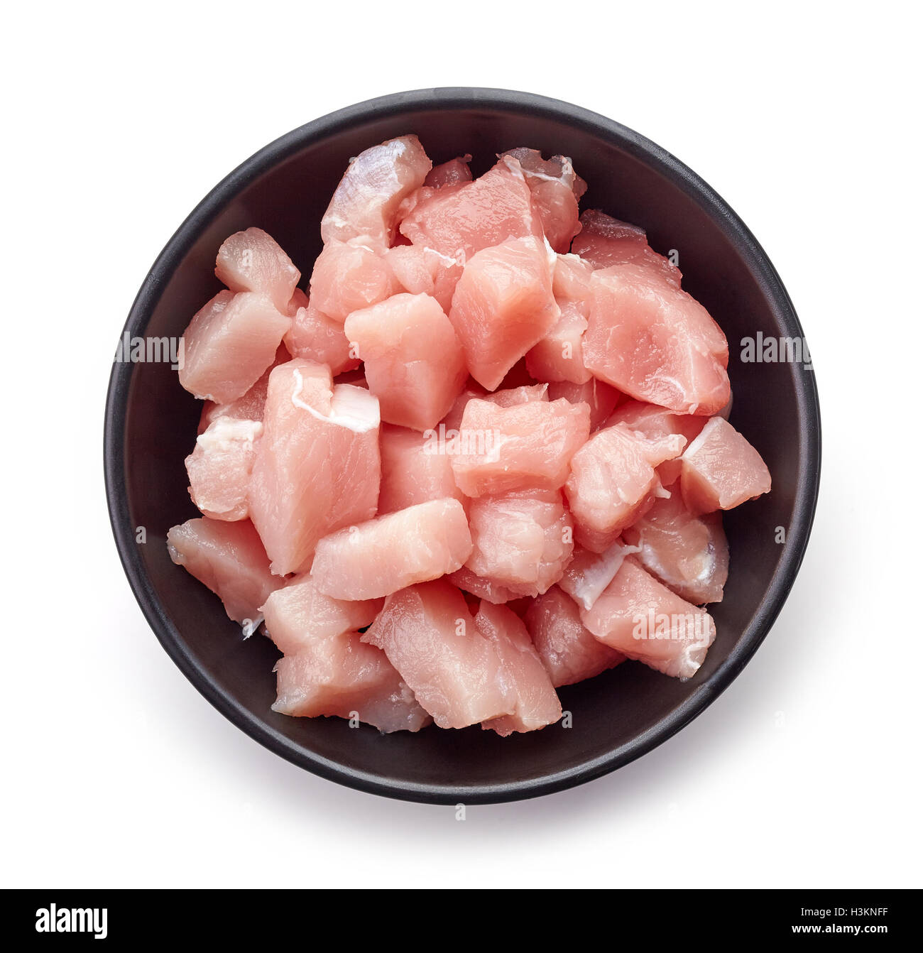 Materie tagliare pezzi di carne nella terrina bianco isolato su sfondo bianco, vista dall'alto Foto Stock