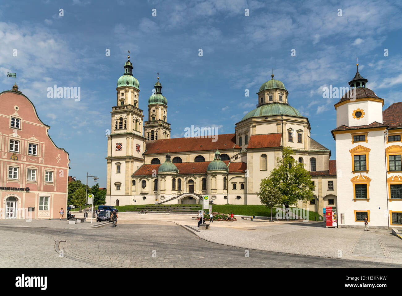Ildegarda quadrato con il Duke-Abbots' Residence e Chiesa di San Lorenz Basilica, Kempten, Algovia, Baviera, Germania Foto Stock