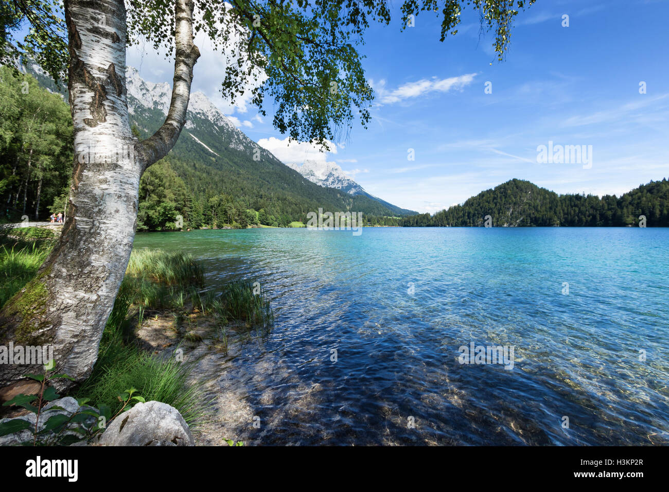 Luogo di relax in un lago di montagna. Austria,Alto Adige, lago Hintersteiner Foto Stock
