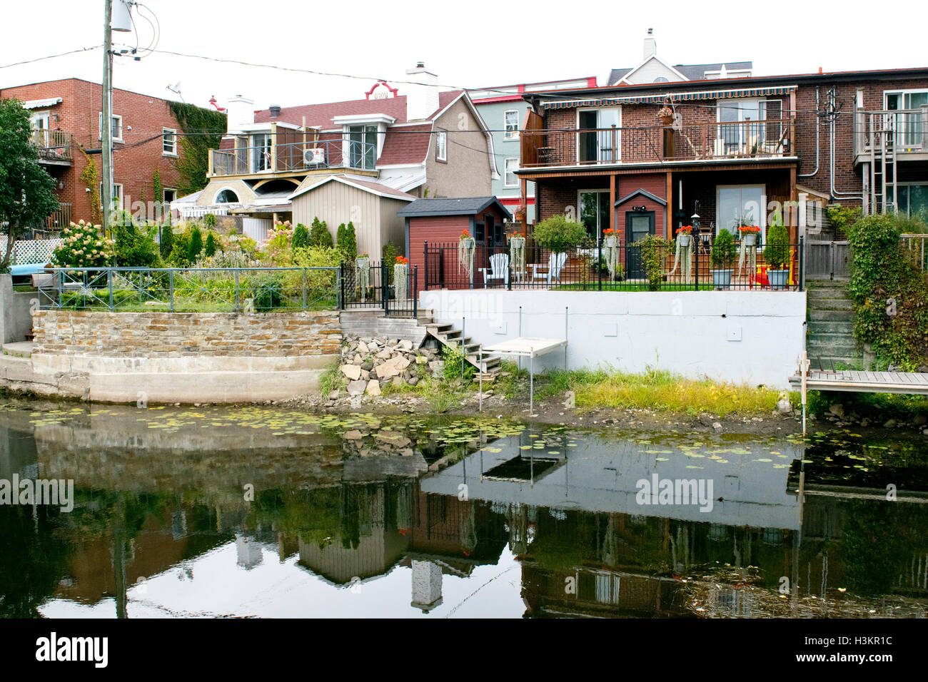 Una vista della storica Lachine Canal ed edifici. Foto Stock