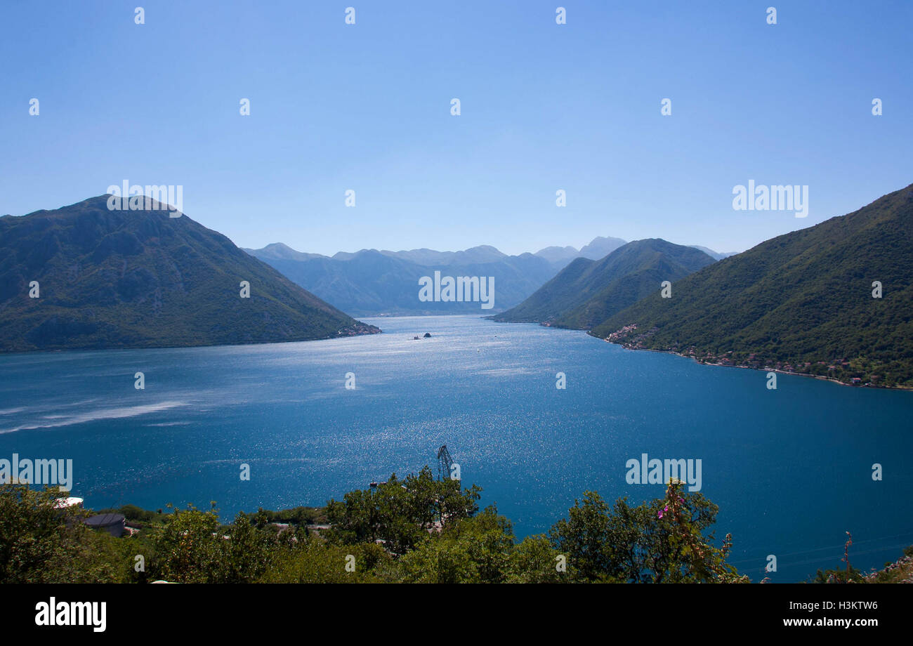 Baia di Boka Kotorska nel Mare Adriatico, Montenegro Foto Stock