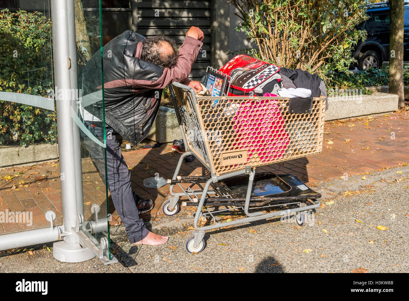 Senzatetto a gonfie mal di piede, DTES, Vancouiver, British Columbia, Canada. Foto Stock