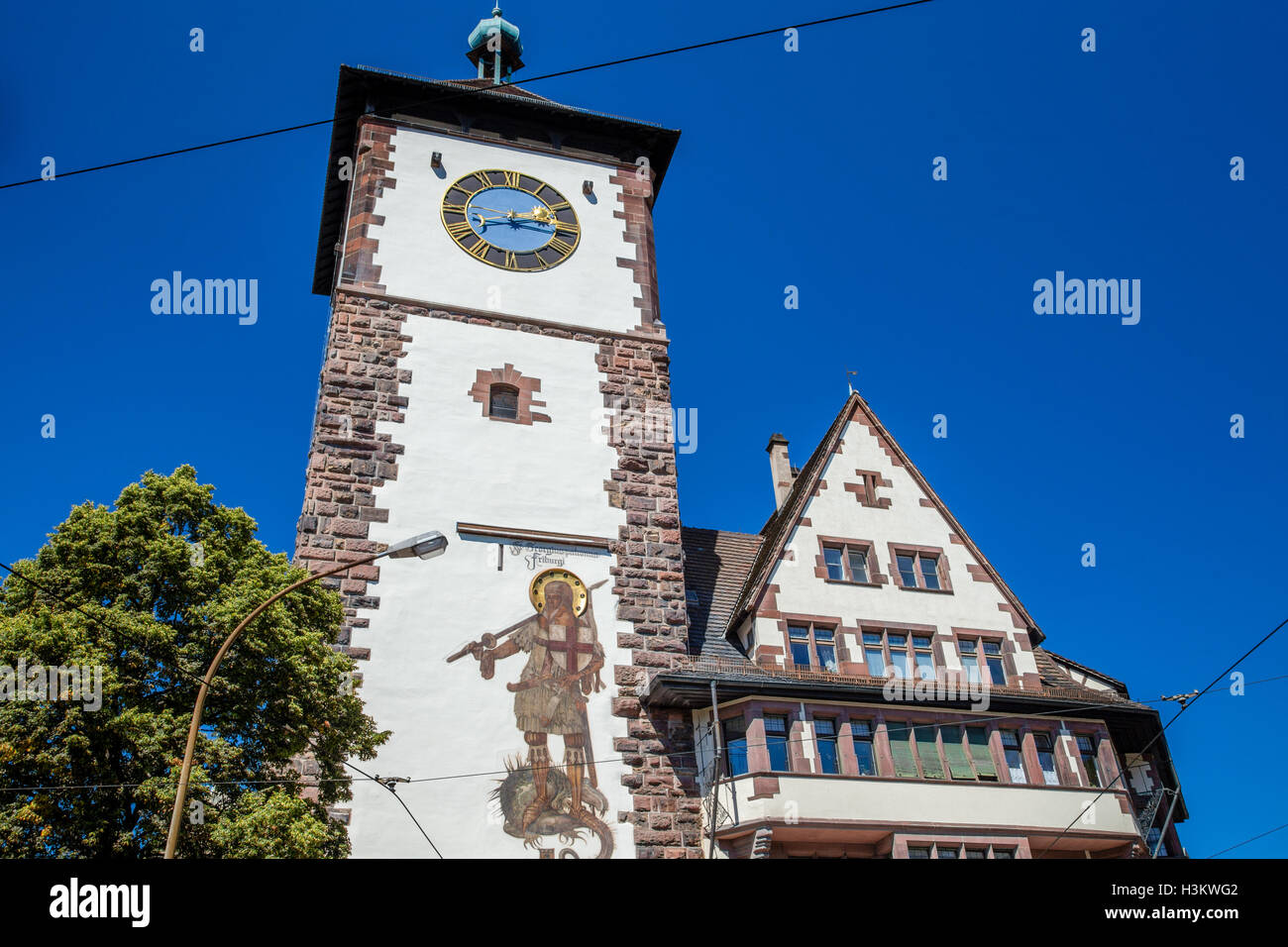 Schwabentor Storica porta della città di Freiburg im Breisgau, Germania Foto Stock