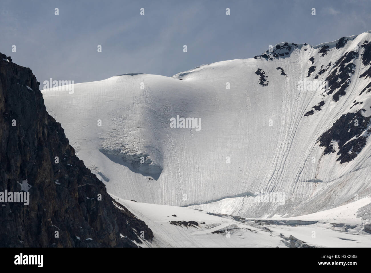 Bella vista su un paesaggio di montagne in Siberia occidentale, montagne di Altai Foto Stock