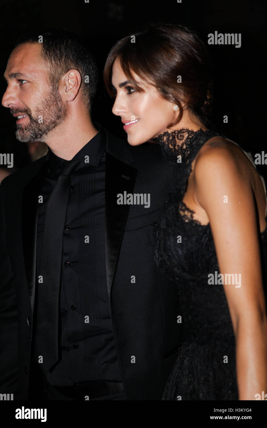 Milano, Italia. 24 Settembre, 2016. Raoul Bova e Rocio Munoz Morales arrivando a amfAR Milano party presso la permanente. Foto Stock