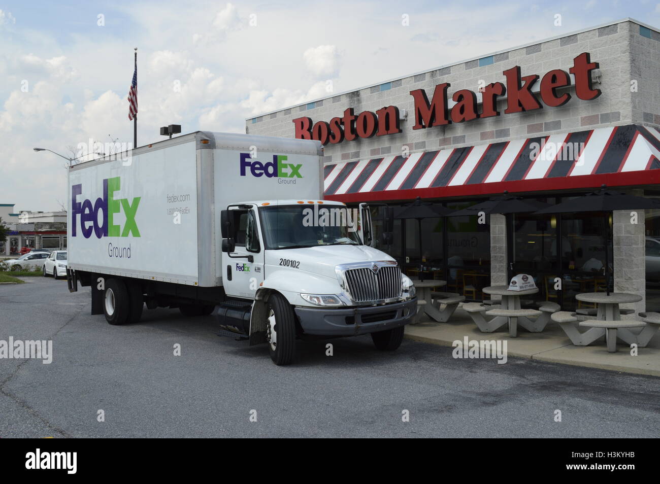 Fed Ex carrello al di fuori di un mercato Boston Foto Stock