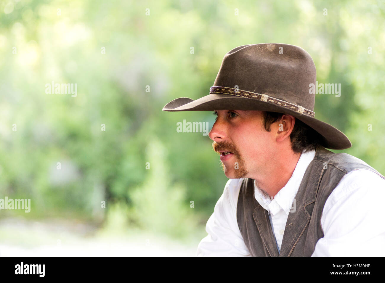 WY01000-00...WYOMING - Wrangler Giovanni Melvin al CM Ranch vicino a Dubois. (MR# M16) Foto Stock