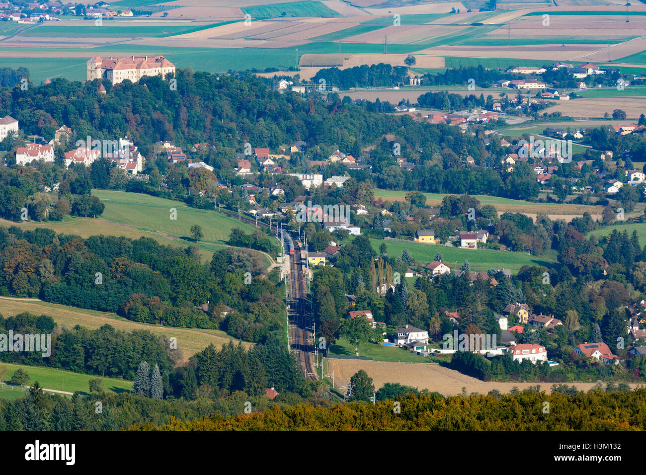 Neulengbach: castello Neulengbach, linea ferroviaria Westbahn, Wienerwald, Vienna Woods, Niederösterreich, Austria Inferiore, Austria Foto Stock