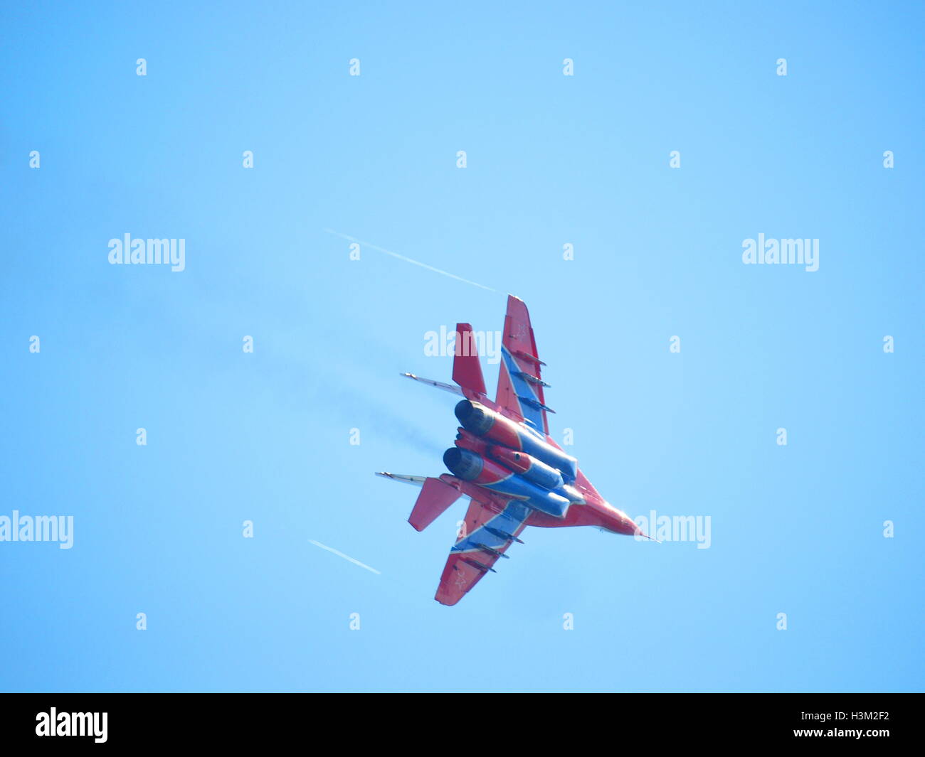 Combattente russo Mig-29 su spettacolo acrobatico a Voronezh 2014. Foto Stock