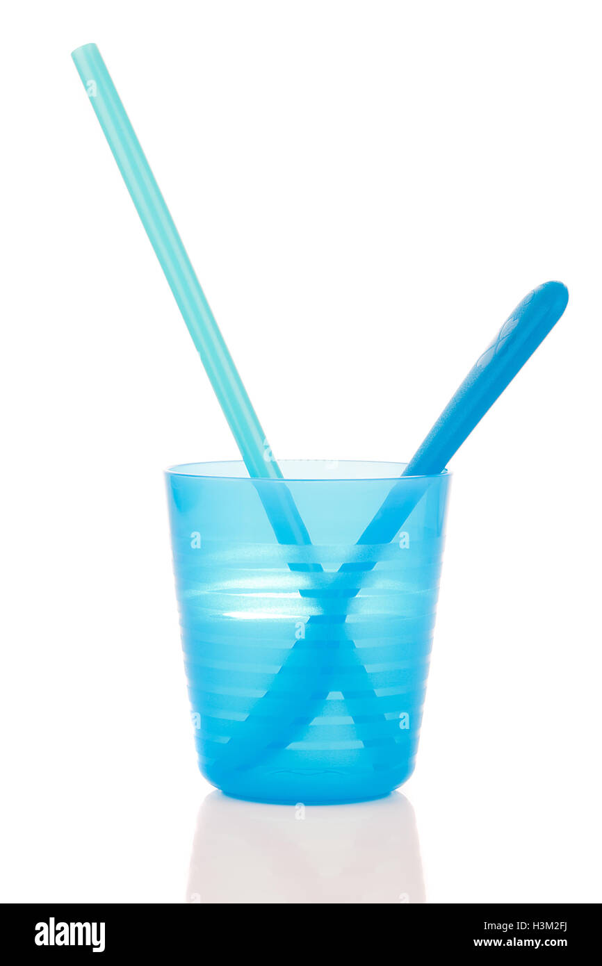 Luminose di stoviglie di plastica, isolato su sfondo bianco Foto Stock