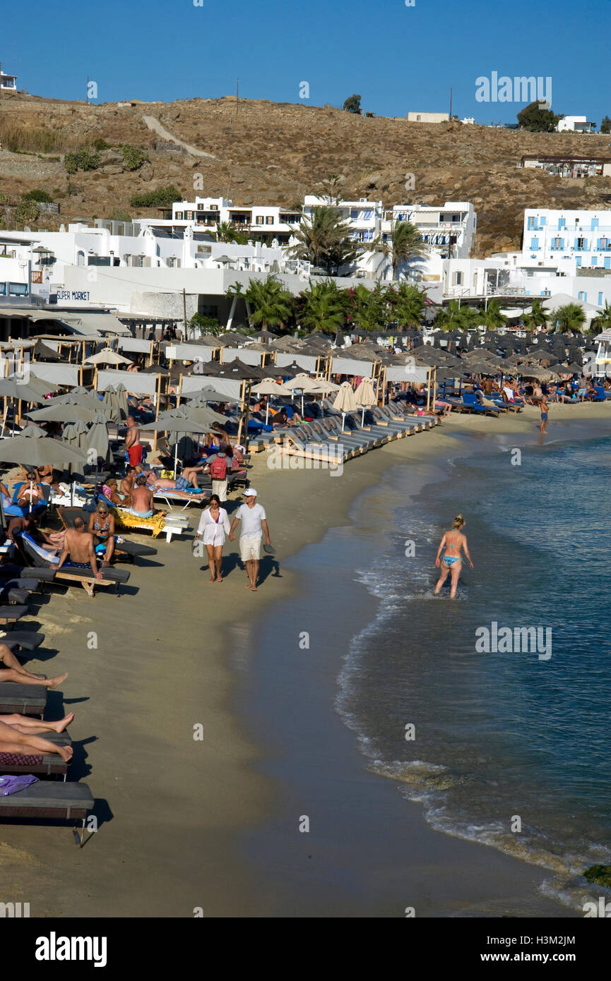 Spiaggia di sabbia sull'isola di Mykonos in Grecia Foto Stock