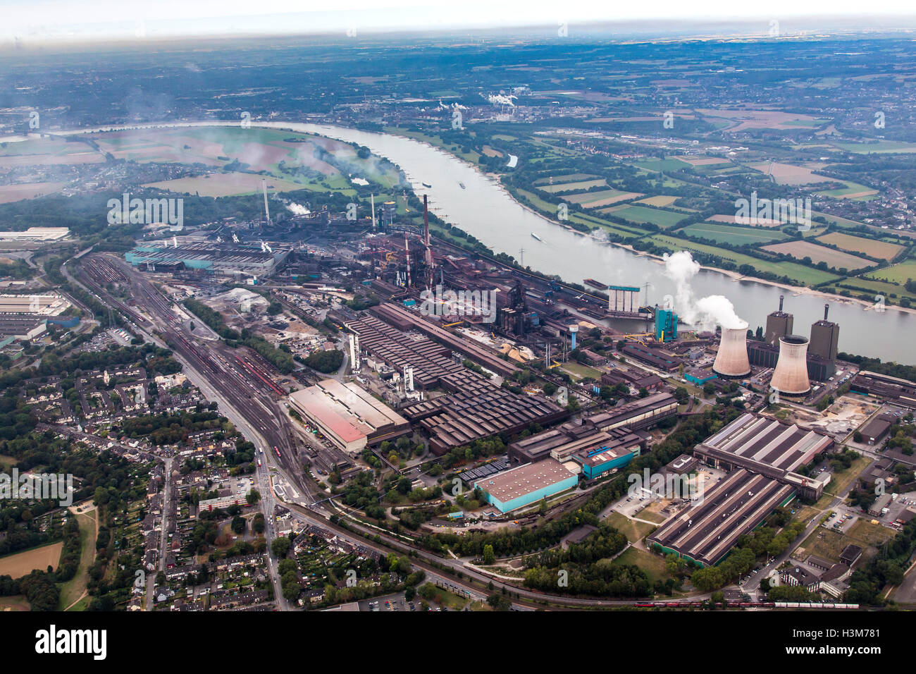 Veduta aerea di Krupp-Mannesmann, HKM, acciaierie, Duisburg, Germania, il fiume Reno, Foto Stock