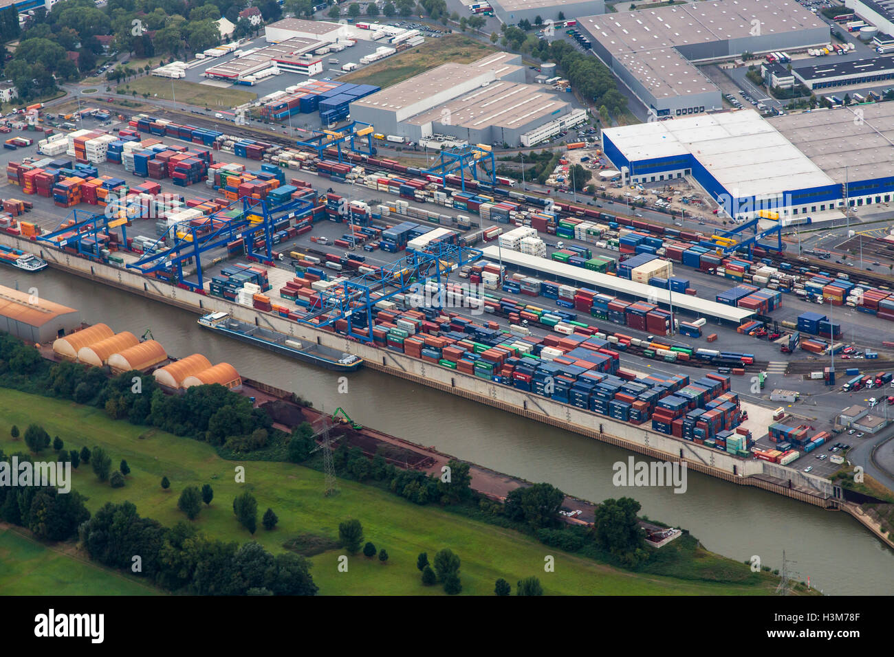 Veduta aerea del porto interno Ruhrort, Duisburg, Germania, il fiume Reno, Logport cargo terminal container del porto, porto, logistica, Foto Stock
