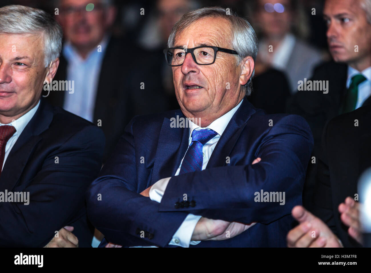 Unione Primo ministro Jean-Claude Junker assiste il CSV conferenza delle parti al presente Claude Wiseler come candidato Foto Stock