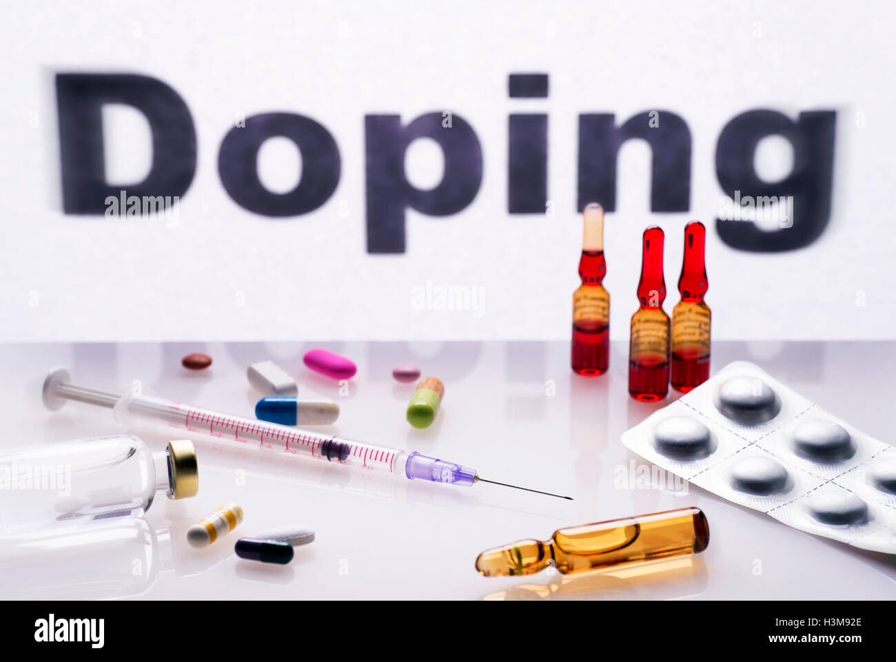 Diversi farmaci che vengono utilizzati per il traffico illecito di doping. Foto Stock